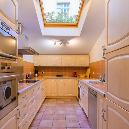 Hébergement de vacances 4bedroom House Cathedral View Old Mans 10 People